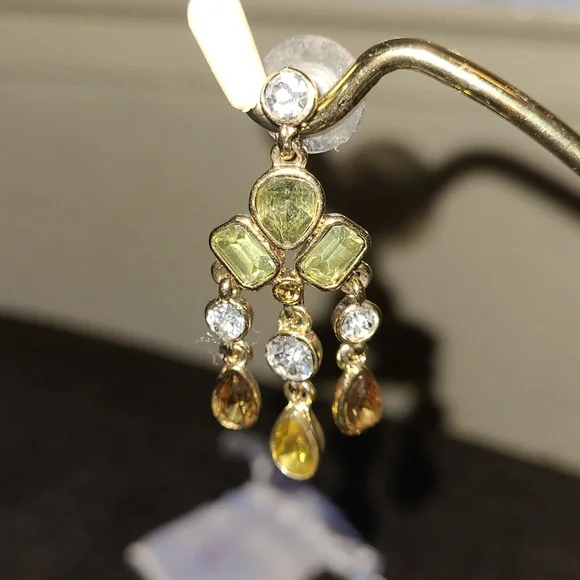 Beautiful Dangling Earrings - NWOT - Picture 3 of 9
